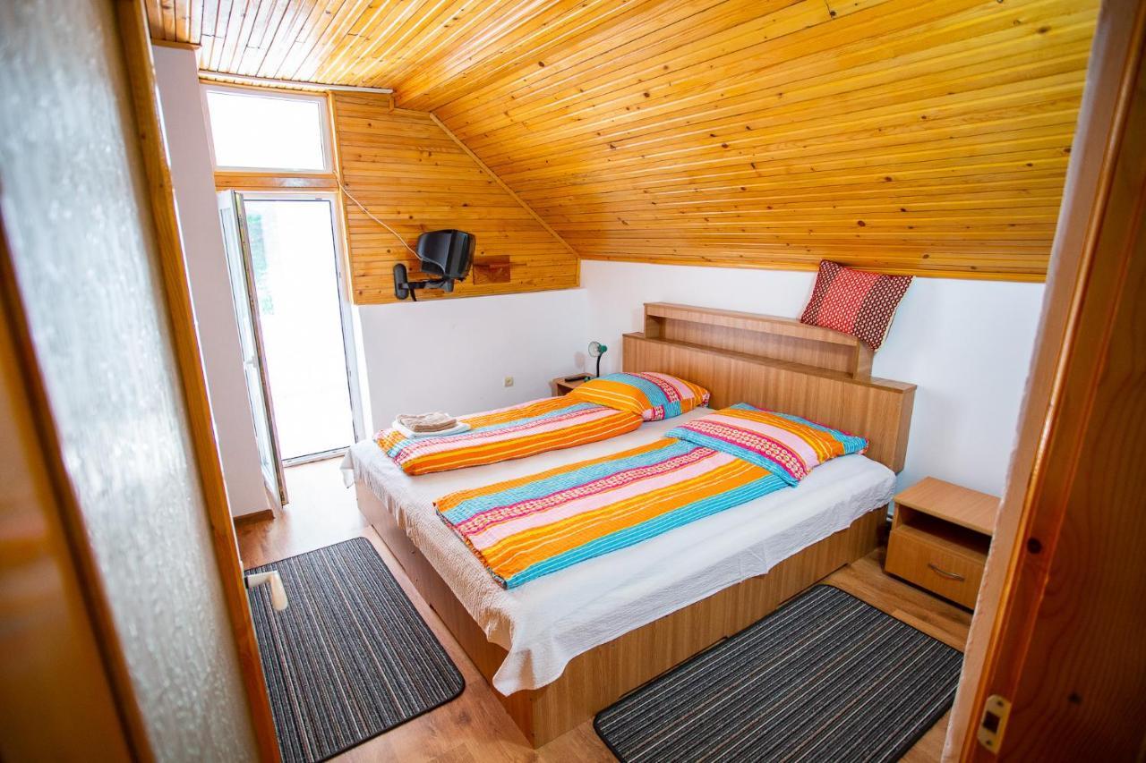 Casa Trandafirilor Hotell Cîrţişoara Exteriör bild