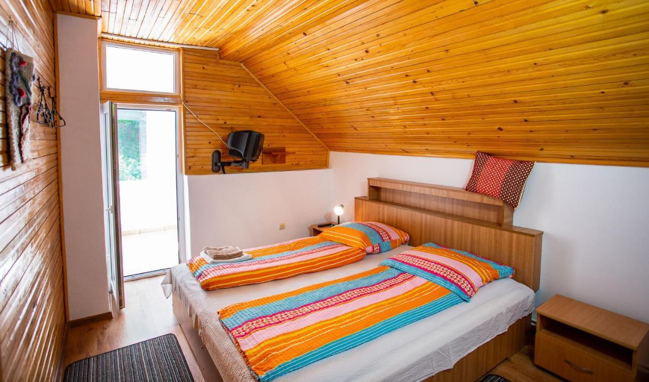 Casa Trandafirilor Hotell Cîrţişoara Exteriör bild
