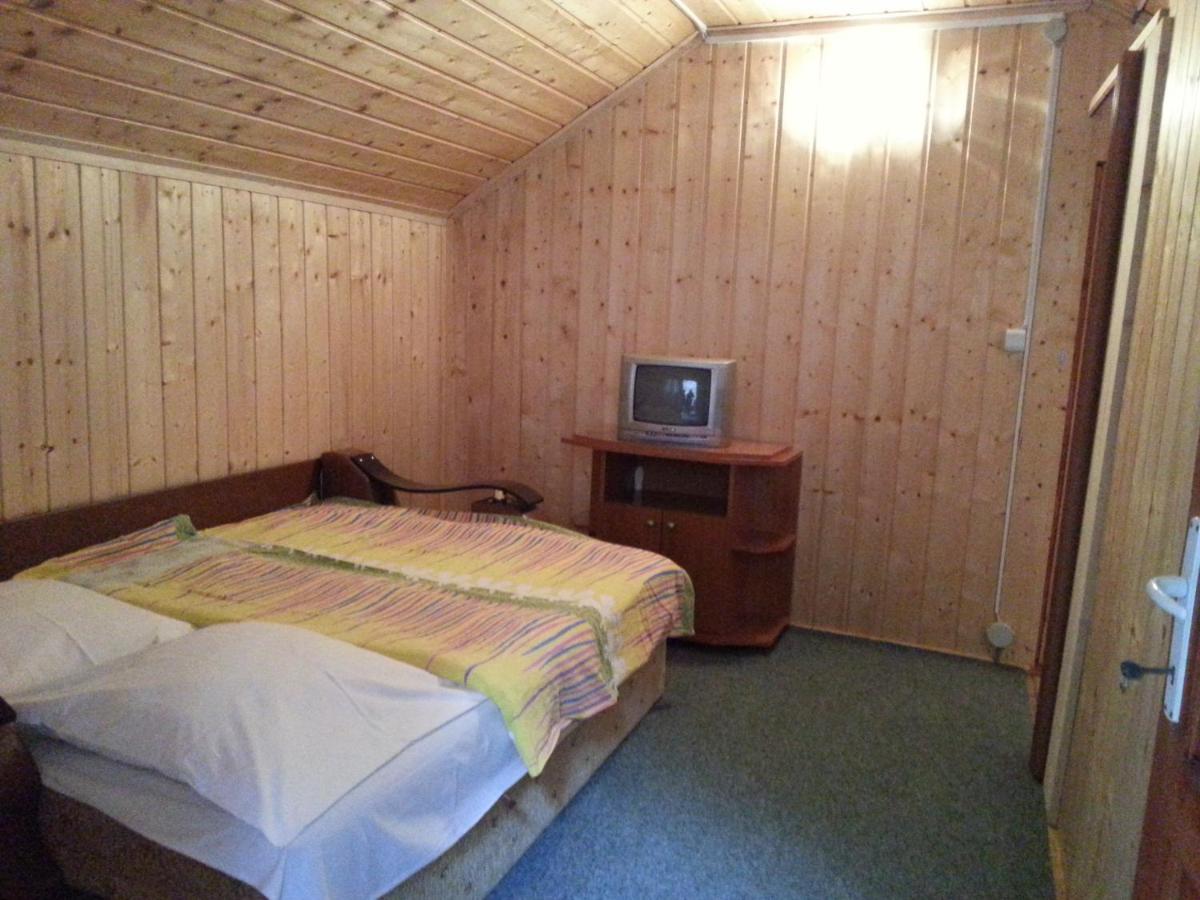 Casa Trandafirilor Hotell Cîrţişoara Exteriör bild